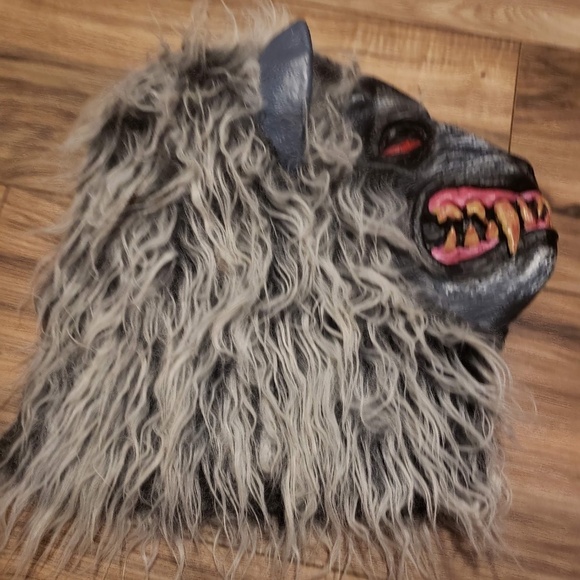 Kid’s Halloween Werewolf Mask Costume Damage - Picture 8 of 11